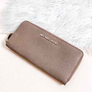 AUTHENTIC MICHAEL KORS WALLET